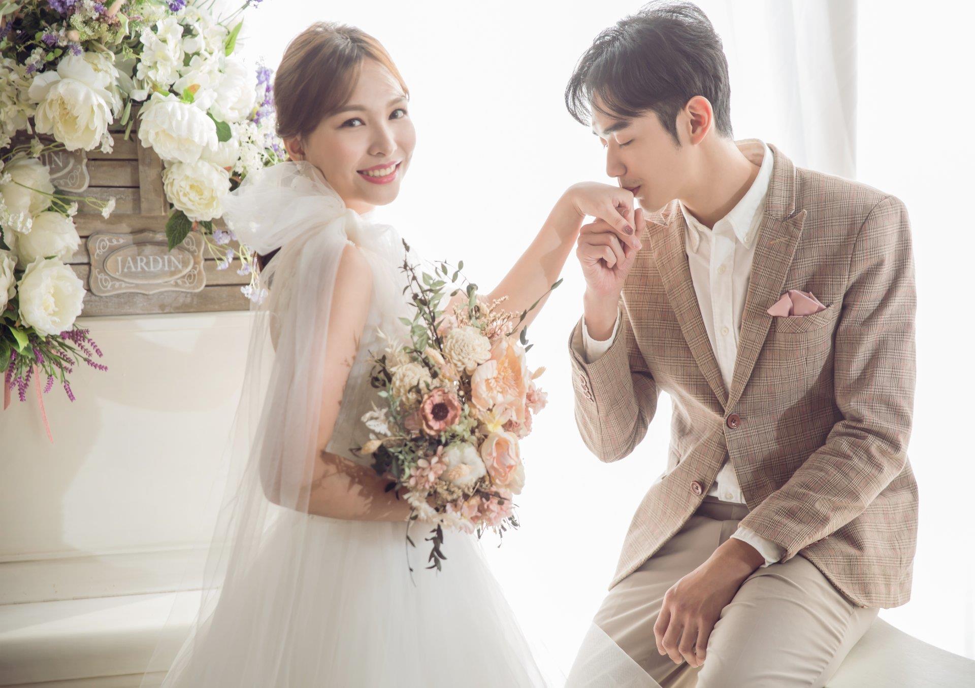 0-QH6A2859-透光白鋼琴