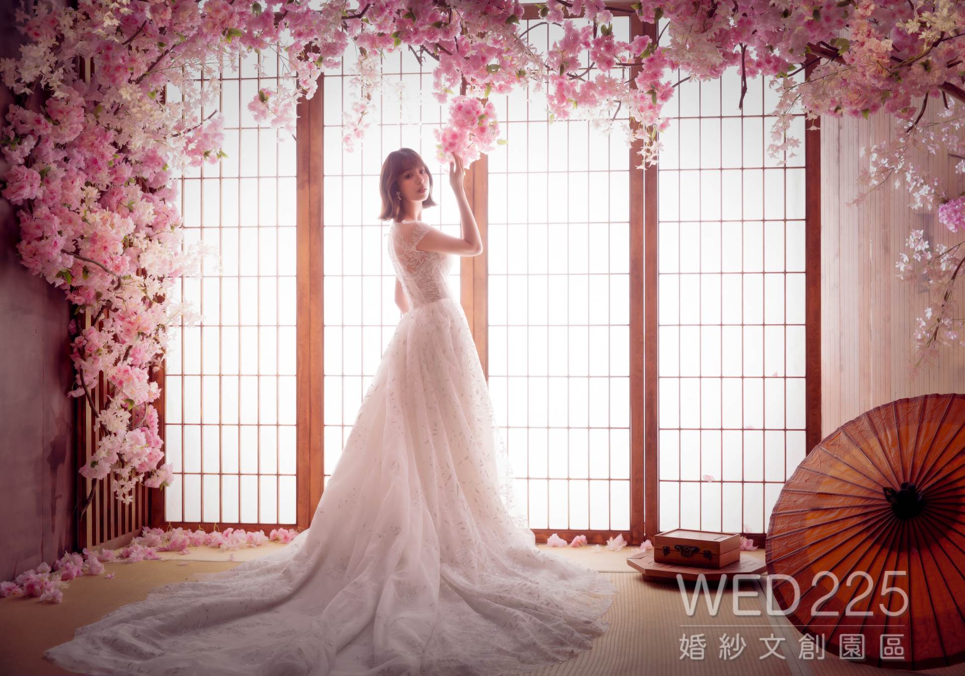 1500拍婚紗體驗》30大佈景+專業攝影師，還有這項「不限時」超佛福利